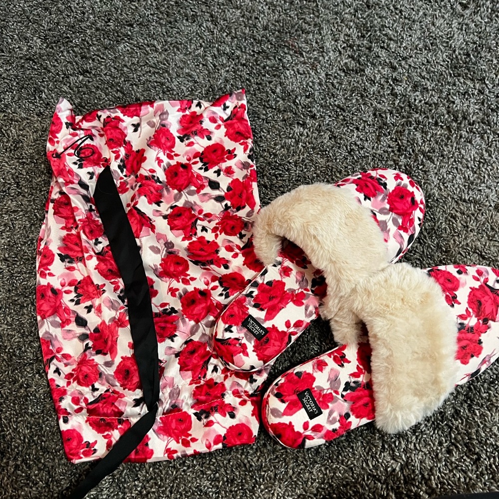Victoria secret medium slippers